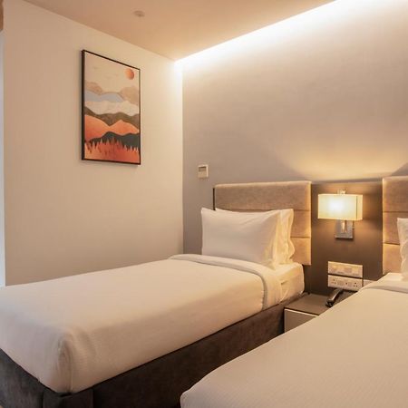 Northway Hotel Visakhapatnam Buitenkant foto