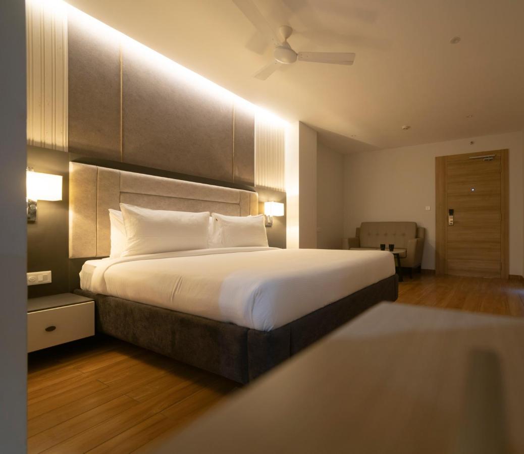 Northway Hotel Visakhapatnam Buitenkant foto