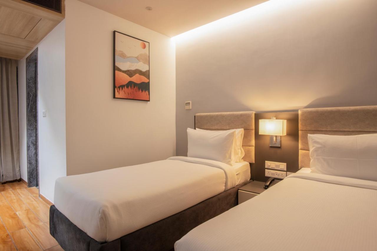Northway Hotel Visakhapatnam Buitenkant foto